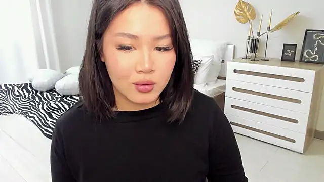 Brunette Charm online show from 03-08-26, 11:14