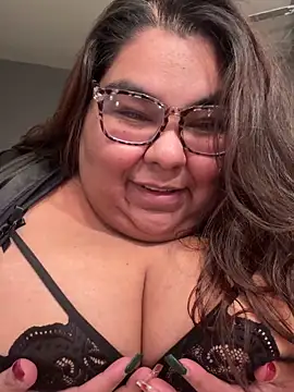 Snapshot of Sexybbwqueen chatting on 12-15-25, 06:17 Sexybbwqueen online show from 12-15-25, 06:17
