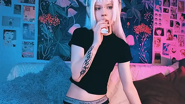 PeacchyPawss online show from 12-23-25, 07:28