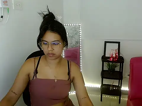 Snapshot of Shawnycarson chatting on 02-11-26, 04:01 Shawnycarson online show from 02-11-26, 04:01