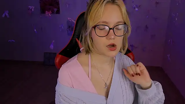 Snapshot of madeline_doll chatting on 02-20-26, 07:10 madeline doll online show from 02-20-26, 07:10