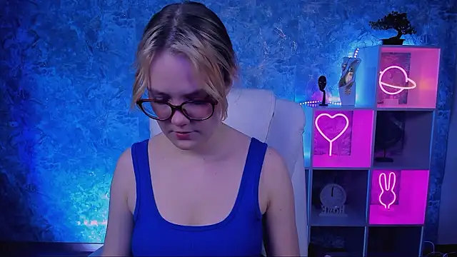 Snapshot of madeline_doll chatting on 03-14-26, 08:36 madeline doll online show from 03-14-26, 08:36