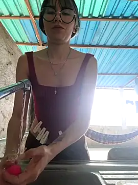 Snapshot of Yelena_77 chatting on 12-20-25, 02:13 Yelena 77 online show from 12-20-25, 02:13