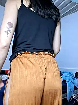 Snapshot of Yelena_77 chatting on 02-15-26, 02:14 Yelena 77 online show from 02-15-26, 02:14