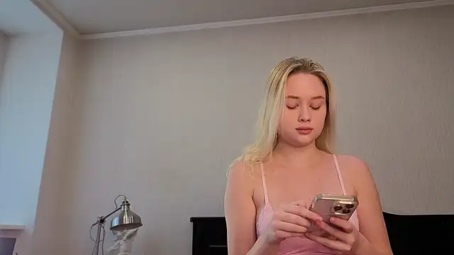 Snapshot of Jessiestar_ chatting on 03-12-26, 11:27 Jessiestar online show from 03-12-26, 11:27