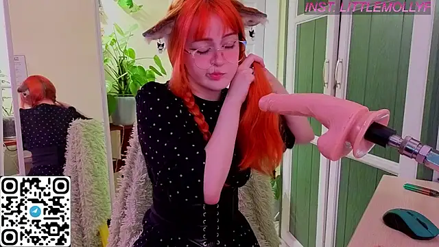 LittleFoxHole online show from 05-06-26, 01:14