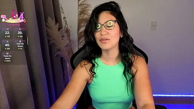 Snapshot of chloebum_ chatting on 05-21-26, 11:06 chloebum online show from 05-21-26, 11:06