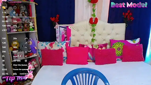Snapshot of golden_girl01 chatting on 06-17-26, 08:43 golden girl01 online show from 06-17-26, 08:43