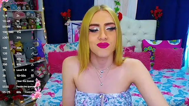 Snapshot of golden_girl01 chatting on 07-13-26, 08:11 golden girl01 online show from 07-13-26, 08:11