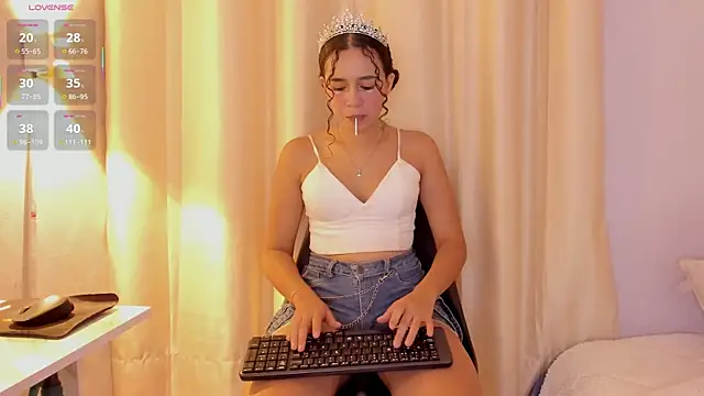 Snapshot of Sisi_fun chatting on 01-06-26, 07:06 Sisi fun online show from 01-06-26, 07:06