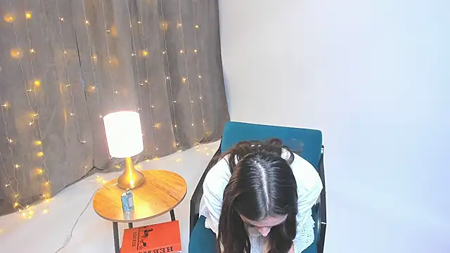 Snapshot of YvonneRobes chatting on 12-20-25, 11:50 YvonneRobes online show from 12-20-25, 11:50