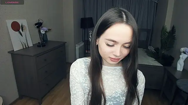 Snapshot of YvonneRobes chatting on 02-13-26, 07:32 YvonneRobes online show from 02-13-26, 07:32