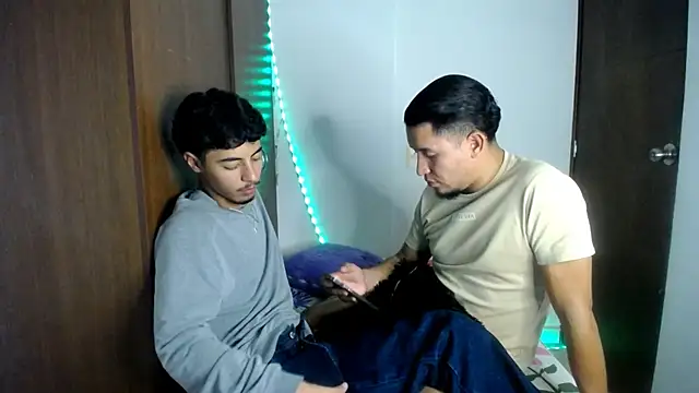 Snapshot of top_jax1 chatting on 01-11-26, 04:50 top jax1 online show from 01-11-26, 04:50