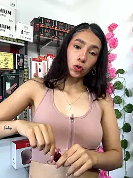 Snapshot of lunaluxury22 chatting on 01-18-26, 03:05 lunaluxury22 online show from 01-18-26, 03:05