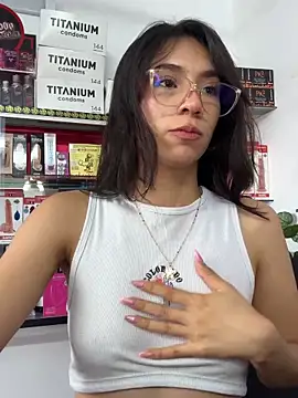 Snapshot of lunaluxury22 chatting on 02-07-26, 02:43 lunaluxury22 online show from 02-07-26, 02:43