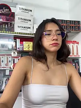 Snapshot of lunaluxury22 chatting on 02-16-26, 01:51 lunaluxury22 online show from 02-16-26, 01:51