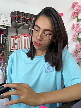 Snapshot of lunaluxury22 chatting on 02-20-26, 02:17 lunaluxury22 online show from 02-20-26, 02:17