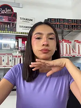 Snapshot of lunaluxury22 chatting on 03-06-26, 01:29 lunaluxury22 online show from 03-06-26, 01:29