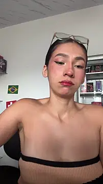 lunaluxury22 online show from 06-25-26, 01:15