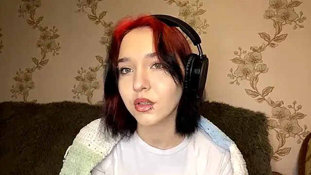 Snapshot of EmilyVeiro chatting on 01-18-26, 05:06 EmilyVeiro online show from 01-18-26, 05:06