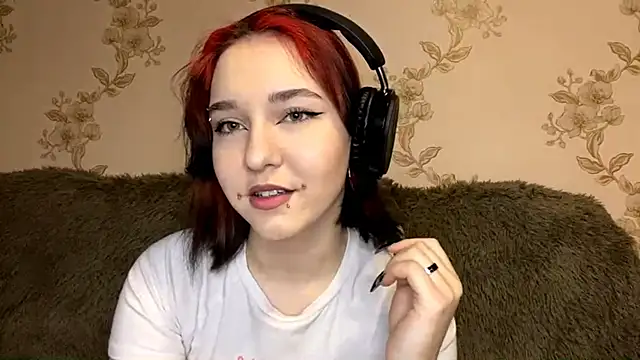 Snapshot of EmilyVeiro chatting on 02-02-26, 05:11 EmilyVeiro online show from 02-02-26, 05:11