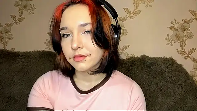 Snapshot of EmilyVeiro chatting on 02-05-26, 05:17 EmilyVeiro online show from 02-05-26, 05:17