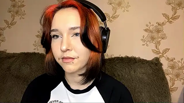 Snapshot of EmilyVeiro chatting on 02-06-26, 05:27 EmilyVeiro online show from 02-06-26, 05:27