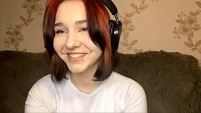 Snapshot of EmilyVeiro chatting on 02-13-26, 05:31 EmilyVeiro online show from 02-13-26, 05:31