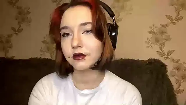 Snapshot of EmilyVeiro chatting on 03-08-26, 05:39 EmilyVeiro online show from 03-08-26, 05:39