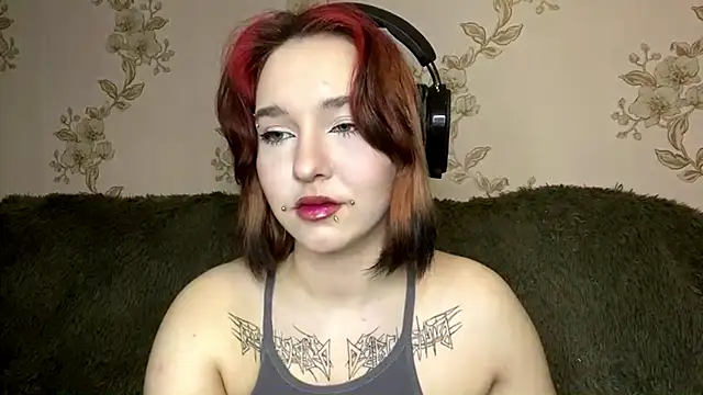 Snapshot of EmilyVeiro chatting on 03-11-26, 05:19 EmilyVeiro online show from 03-11-26, 05:19