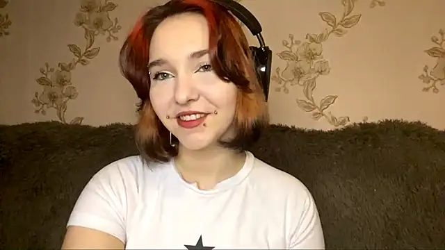 Snapshot of EmilyVeiro chatting on 03-18-26, 05:27 EmilyVeiro online show from 03-18-26, 05:27