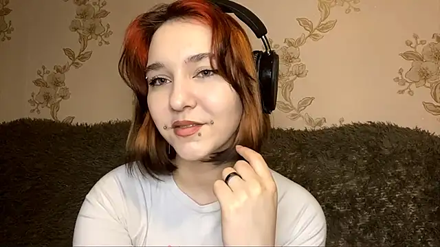 Snapshot of EmilyVeiro chatting on 03-25-26, 05:30 EmilyVeiro online show from 03-25-26, 05:30