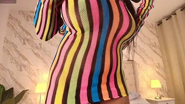 Snapshot of Yuliana-ambell chatting on 12-22-25, 04:20 Yuliana-ambell online show from 12-22-25, 04:20