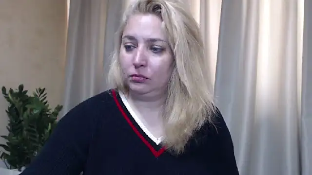 Snapshot of sweetpussy13 chatting on 05-05-26, 05:15 sweetpussy13 online show from 05-05-26, 05:15