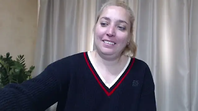 Snapshot of sweetpussy13 chatting on 05-15-26, 07:04 sweetpussy13 online show from 05-15-26, 07:04