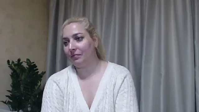 Snapshot of sweetpussy13 chatting on 05-16-26, 10:36 sweetpussy13 online show from 05-16-26, 10:36