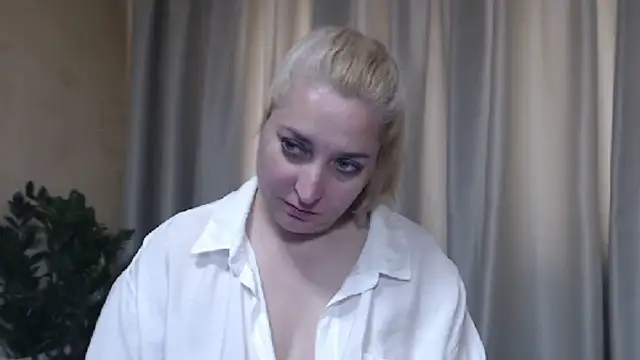 Snapshot of sweetpussy13 chatting on 06-05-26, 05:36 sweetpussy13 online show from 06-05-26, 05:36