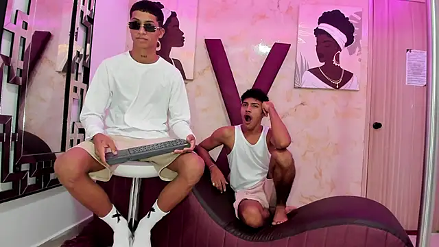 Snapshot of DIAMOND_BLACKS chatting on 12-18-25, 07:36 DIAMOND BLACKS online show from 12-18-25, 07:36