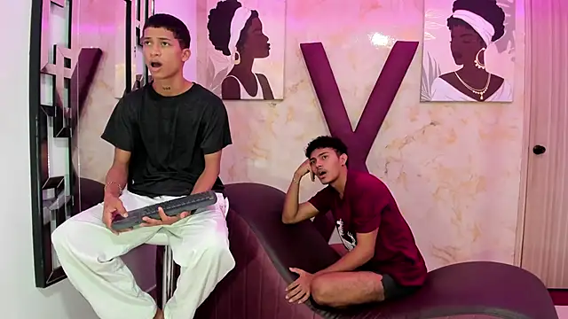 Snapshot of DIAMOND_BLACKS chatting on 12-23-25, 07:17 DIAMOND BLACKS online show from 12-23-25, 07:17