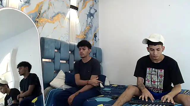 Snapshot of DIAMOND_BLACKS chatting on 01-18-26, 08:07 DIAMOND BLACKS online show from 01-18-26, 08:07