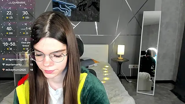 miss  evelyne online show from 12-21-25, 01:35