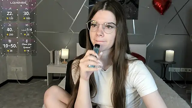 miss  evelyne online show from 03-17-26, 07:23