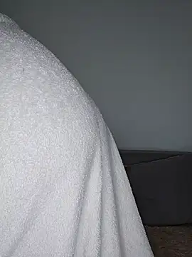 Lovebackground online show from 02-08-25, 11:22