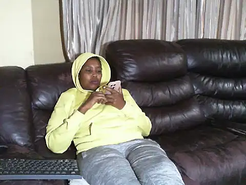 Snapshot of Caramel-goddess18 chatting on 03-09-26, 07:01 Caramel-goddess18 online show from 03-09-26, 07:01