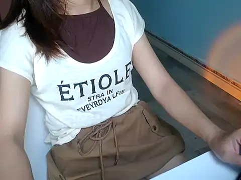Chichi 86 online show from 08-02-26, 05:06