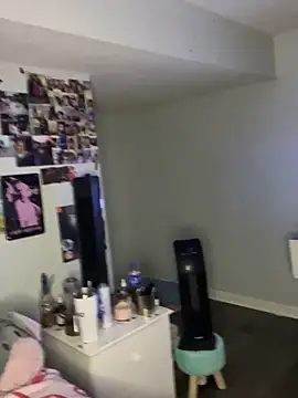 Snapshot of maisie_goldxx chatting on 01-06-26, 01:20 maisie goldxx online show from 01-06-26, 01:20