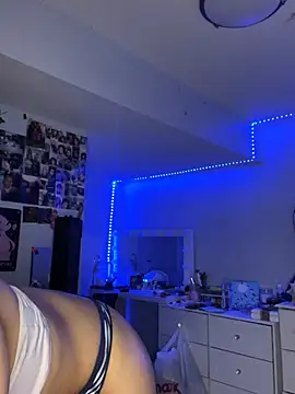 Snapshot of maisie_goldxx chatting on 03-03-26, 03:01 maisie goldxx online show from 03-03-26, 03:01