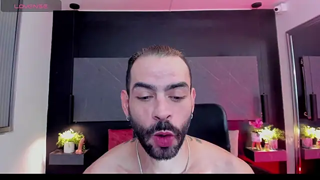 Snapshot of arcangel_harris chatting on 02-18-26, 07:10 arcangel harris online show from 02-18-26, 07:10