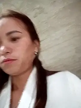 Snapshot of ngaytho004 chatting on 12-18-25, 12:06 ngaytho004 online show from 12-18-25, 12:06