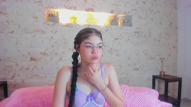 Snapshot of chloe_cortez chatting on 05-23-26, 10:19 chloe cortez online show from 05-23-26, 10:19
